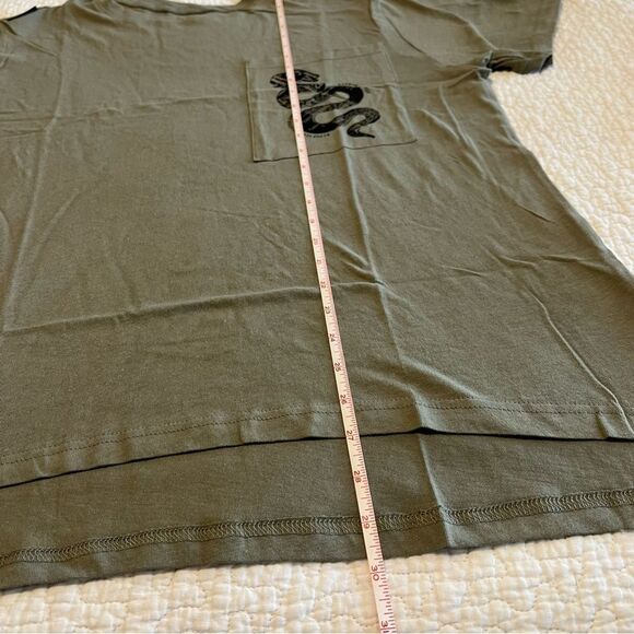Taylor Swift Reputation Olive Green Snake Pocket Tee Medium - Picture 10 of 11
